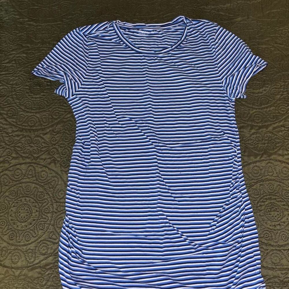 Gap Women's Blue and Navy T-shirt